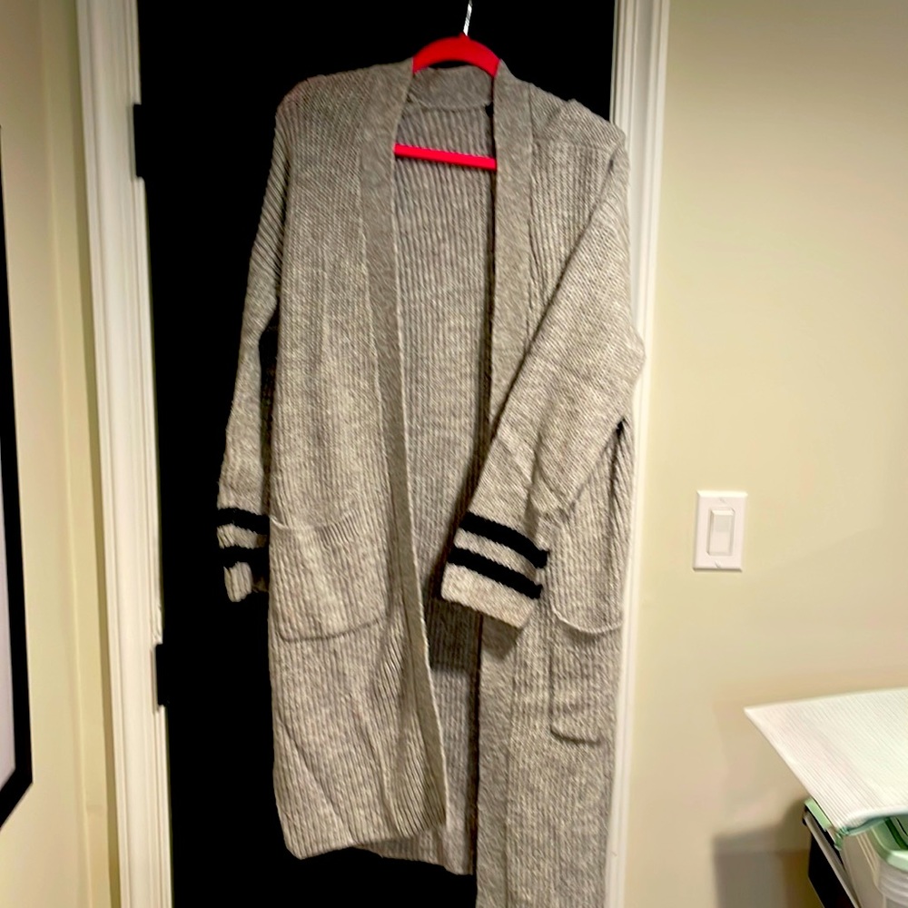 Grey Halogen duster with black varsity stripes XL